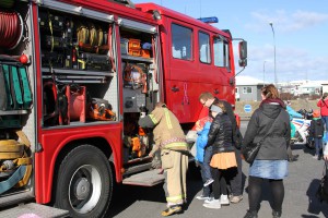 IMG_1004Hjálma afhending 2015 - Copy