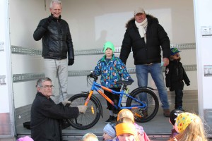 IMG_1038Hjálma afhending 2015