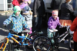 IMG_1042Hjálma afhending 2015